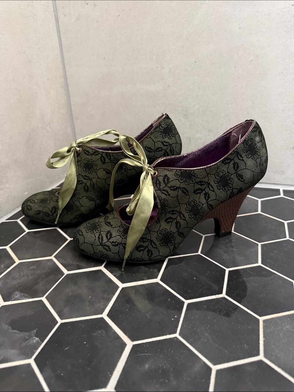 Poetic Licence Sweet Ending Green Lace Ribbon Heels Size 38 ½ EU / 8 US - Picture 2 of 11